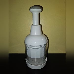 The Pampered Chef Food Chopper